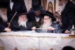 כ"ק אדמו"ר מצאנז קלויזענבורג שליט"א ביים שלחן הטהור ביום ל"ג בעומר