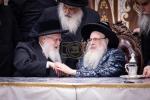 כ"ק אדמו"ר מצאנז קלויזענבורג שליט"א ביים שלחן הטהור ביום ל"ג בעומר
