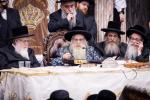 כ"ק אדמו"ר מצאנז קלויזענבורג שליט"א ביים שלחן הטהור ביום ל"ג בעומר