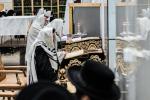 פולע גאלערי: תפילת שחרית און מעמד צאתכם לשלום פאר כ"ק אדמו"ר מסאטמאר שליט"א אויף וועג צו מקומות הקדושים אין אייראפע