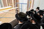 פולע גאלערי: תפילת שחרית און מעמד צאתכם לשלום פאר כ"ק אדמו"ר מסאטמאר שליט"א אויף וועג צו מקומות הקדושים אין אייראפע