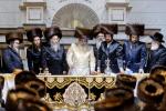 ערב שבת ביי כ"ק אדמו"ר מסאטמאר שליט"א - מעמד כתיבת ספר תורה נכתב ע"י הקהלה בקרית יואל