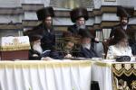 ערב שבת ביי כ"ק אדמו"ר מסאטמאר שליט"א - מעמד כתיבת ספר תורה נכתב ע"י הקהלה בקרית יואל