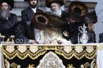 ערב שבת ביי כ"ק אדמו"ר מסאטמאר שליט"א - מעמד כתיבת ספר תורה נכתב ע"י הקהלה בקרית יואל