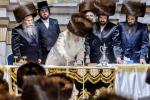 ערב שבת ביי כ"ק אדמו"ר מסאטמאר שליט"א - מעמד כתיבת ספר תורה נכתב ע"י הקהלה בקרית יואל