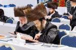 ערב שבת ביי כ"ק אדמו"ר מסאטמאר שליט"א - מעמד כתיבת ספר תורה נכתב ע"י הקהלה בקרית יואל