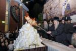 הדלקה בבית המדרש הגדול סאטמאר מאנטשעסטער בראשות הגה"צ אב"ד ור"מ סאטמאר מאנטשעסטער שליט"א ורבני מאנטשעסטער 