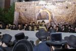 הדלקה בבית המדרש הגדול סאטמאר מאנטשעסטער בראשות הגה"צ אב"ד ור"מ סאטמאר מאנטשעסטער שליט"א ורבני מאנטשעסטער 