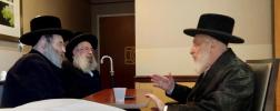 הגה"צ רבי גבריאל ציננער שליט"א עם בנו הרב הצעיר דקהל נטעי גבריאל שליט"א בביקור אצל כ"ק אדמו"ר מליסקא שליט"א