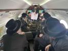 פולע בילדער און ווידיאוס: געהויבענע דעלעגאציע פונעם וועד הרבנים דלעיקפראנט שליט"א, אינאיינעם מיט די חברי הנהלת המוסדות, אויפן וועג קיין לעיקפראנט צום מעמד הנחת אבן הפינה מיט הגה"צ דומ"ץ קרית יואל שליט"א 