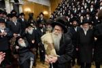הכנסת ספר תורה צו ביהמ"ד הגדול צאנז קלויזענבורג אין בארא פארק דורך הרב מרדכי אהרן גאמבא