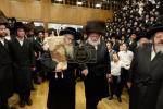 הכנסת ספר תורה צו ביהמ"ד הגדול צאנז קלויזענבורג אין בארא פארק דורך הרב מרדכי אהרן גאמבא
