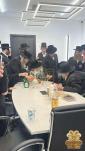 כ"ק אדמו"ר מסאטמאר שליט"א האט אפגעשטאט א באזוך אויפן וועג צום ערפארט אין די פעקטארי פון האברך ר' חנני' שמילוויטש ווי די רבי האט  געמאכט קביעות מזוזה און א לחיים  