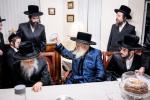  מסיבת תנאים ביי אן אייניקל פון כ"ק אדמו"ר מבאבוב שליט"א בת אצל חתנו דומ"צ באבוב מאנסי עם בן אב"ד באבוב מונטריאל בן דומ"צ באבוב חתן אבד"ק דזבוי