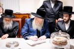  מסיבת תנאים ביי אן אייניקל פון כ"ק אדמו"ר מבאבוב שליט"א בת אצל חתנו דומ"צ באבוב מאנסי עם בן אב"ד באבוב מונטריאל בן דומ"צ באבוב חתן אבד"ק דזבוי