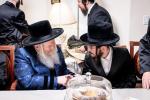  מסיבת תנאים ביי אן אייניקל פון כ"ק אדמו"ר מבאבוב שליט"א בת אצל חתנו דומ"צ באבוב מאנסי עם בן אב"ד באבוב מונטריאל בן דומ"צ באבוב חתן אבד"ק דזבוי