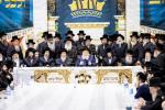  מסיבת תנאים ביי אן אייניקל פון כ"ק אדמו"ר מבאבוב שליט"א בת אצל חתנו דומ"צ באבוב מאנסי עם בן אב"ד באבוב מונטריאל בן דומ"צ באבוב חתן אבד"ק דזבוי