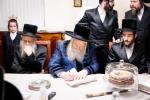  מסיבת תנאים ביי אן אייניקל פון כ"ק אדמו"ר מבאבוב שליט"א בת אצל חתנו דומ"צ באבוב מאנסי עם בן אב"ד באבוב מונטריאל בן דומ"צ באבוב חתן אבד"ק דזבוי