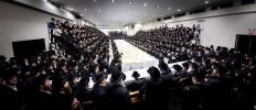  מסיבת תנאים ביי אן אייניקל פון כ"ק אדמו"ר מבאבוב שליט"א בת אצל חתנו דומ"צ באבוב מאנסי עם בן אב"ד באבוב מונטריאל בן דומ"צ באבוב חתן אבד"ק דזבוי