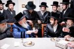  מסיבת תנאים ביי אן אייניקל פון כ"ק אדמו"ר מבאבוב שליט"א בת אצל חתנו דומ"צ באבוב מאנסי עם בן אב"ד באבוב מונטריאל בן דומ"צ באבוב חתן אבד"ק דזבוי