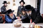  מסיבת תנאים ביי אן אייניקל פון כ"ק אדמו"ר מבאבוב שליט"א בת אצל חתנו דומ"צ באבוב מאנסי עם בן אב"ד באבוב מונטריאל בן דומ"צ באבוב חתן אבד"ק דזבוי