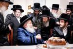  מסיבת תנאים ביי אן אייניקל פון כ"ק אדמו"ר מבאבוב שליט"א בת אצל חתנו דומ"צ באבוב מאנסי עם בן אב"ד באבוב מונטריאל בן דומ"צ באבוב חתן אבד"ק דזבוי