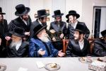  מסיבת תנאים ביי אן אייניקל פון כ"ק אדמו"ר מבאבוב שליט"א בת אצל חתנו דומ"צ באבוב מאנסי עם בן אב"ד באבוב מונטריאל בן דומ"צ באבוב חתן אבד"ק דזבוי