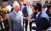 בריטישער קעניג טשארלס איז אנגעקומען אויף א באזוך צום היימישן עולם אין לאנדאן, שטייענדיג נאך די אנטיסעמיטישע אינצידענט אויף אידן אין געגנט.