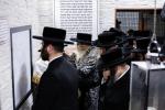 כ"ק אדמו"ר מסאטמאר שליט"א ביים דאווענען מנחה אינעם בית הכנסת אין שטאט סאטמאר