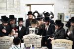 כ"ק אדמו"ר מסערט וויזניץ שליט"א ביים ציון פון זקנו הרה"ק אהבת ישראל מוויזניץ זי"ע לרגל די יארצייט ב' סיון