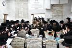 כ"ק אדמו"ר מסערט וויזניץ שליט"א ביים ציון פון זקנו הרה"ק אהבת ישראל מוויזניץ זי"ע לרגל די יארצייט ב' סיון