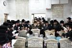 כ"ק אדמו"ר מסערט וויזניץ שליט"א ביים ציון פון זקנו הרה"ק אהבת ישראל מוויזניץ זי"ע לרגל די יארצייט ב' סיון