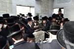 כ"ק אדמו"ר מסערט וויזניץ שליט"א ביים ציון פון זקנו הרה"ק אהבת ישראל מוויזניץ זי"ע לרגל די יארצייט ב' סיון