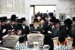 Main image for כ"ק אדמו"ר מסערט וויזניץ שליט"א ביים ציון פון זקנו הרה"ק אהבת ישראל מוויזניץ זי"ע לרגל די יארצייט ב' סיון