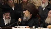Main image for כ"ק אדמו"ר מבאבוב 45 שליט"א האט געפראוועט די תפילות און א מסיבת לחיים לכבוד ראש חודש סיון אינעם באבוב 45 בית המדרש אין מאנסי. ביי די געלעגנהייט איז אויך פארגעקומען א שמחת הברית און א סיום כתיבת ספר תורה.