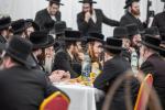 די מלכות'דיגע אויפנאמע דורך די הכנסת אורחים און שטאט צאנז פאר די נסיעה הרוממה בוני המלוכה בראשית כ"ק אדמו"ר מסאטמאר שליט"א די פארגאנגענע ערב שבת קודש
