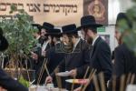 די מלכות'דיגע אויפנאמע דורך די הכנסת אורחים און שטאט צאנז פאר די נסיעה הרוממה בוני המלוכה בראשית כ"ק אדמו"ר מסאטמאר שליט"א די פארגאנגענע ערב שבת קודש