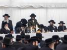 די מלכות'דיגע אויפנאמע דורך די הכנסת אורחים און שטאט צאנז פאר די נסיעה הרוממה בוני המלוכה בראשית כ"ק אדמו"ר מסאטמאר שליט"א די פארגאנגענע ערב שבת קודש