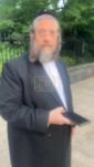 העסקן ר' נפתלי משה אינדיג רעדט צום קעמרע נאכן זיך טרעפן מיטן מעיאר