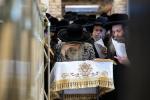 בילדער פון כ"ק אדמו"ר מסאטמאר שליט"א אין שטאט צאנז