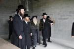 כ"ק אדמו"ר מצאנז קלויזענבורג שליט"א באזוכט ביי בוי ארבעט פון די נייע גיגאנטישע בנין התלמוד תורה צאנז קלויזענבורג אין קרית צאנז לעיקוואד 