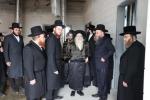 כ"ק אדמו"ר מצאנז קלויזענבורג שליט"א באזוכט ביי בוי ארבעט פון די נייע גיגאנטישע בנין התלמוד תורה צאנז קלויזענבורג אין קרית צאנז לעיקוואד 