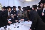 חלוקת עזר נישואין במעון קדשו פון הרה"ק רבי יעקב מאיר שעכטער שליט"א בהשתתפות חבר הביד"צ הגאון הגדול ר' שלמה יהודה הירש שליט"א פאר בחורים וואס שטעלן זיך נישט אין מיליטער 