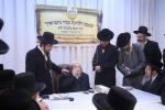 חלוקת עזר נישואין במעון קדשו פון הרה"ק רבי יעקב מאיר שעכטער שליט"א בהשתתפות חבר הביד"צ הגאון הגדול ר' שלמה יהודה הירש שליט"א פאר בחורים וואס שטעלן זיך נישט אין מיליטער 
