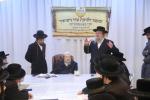 חלוקת עזר נישואין במעון קדשו פון הרה"ק רבי יעקב מאיר שעכטער שליט"א בהשתתפות חבר הביד"צ הגאון הגדול ר' שלמה יהודה הירש שליט"א פאר בחורים וואס שטעלן זיך נישט אין מיליטער 