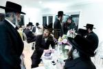 עלעגאנטע מסיבה לטובת המוסדות בקרית יטב לב אין שטוב פון הרה"ח ר' אבא גרינהוט אין בלומינגראוו בהשתתפות הגה"צ אב"ד קרית יטב לב שליט"א