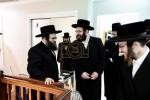 עלעגאנטע מסיבה לטובת המוסדות בקרית יטב לב אין שטוב פון הרה"ח ר' אבא גרינהוט אין בלומינגראוו בהשתתפות הגה"צ אב"ד קרית יטב לב שליט"א