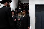 כ"ק אדמו"ר מסאטמאר שליט"א בײ קביעת מזוזה ומסיבת לחיים אין ביהמ"ד זוועהיל אין מאנסי בנשיאות כ"ק אדמו"ר מזוועהיל מאנסי שליט"א.