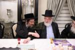 מעמד חתימת שטרות בבית הרבני הגניד רבי הערשל פישמאן הי"ו לרגל קניית זכות בית התבשיל בבנין החדש במחנה אהל ברוך "רבי יוסל'ס קאך" בראשות הגה"צ אב"ד ור"מ קראסנא שליט"א