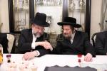 מעמד חתימת שטרות בבית הרבני הגניד רבי הערשל פישמאן הי"ו לרגל קניית זכות בית התבשיל בבנין החדש במחנה אהל ברוך "רבי יוסל'ס קאך" בראשות הגה"צ אב"ד ור"מ קראסנא שליט"א